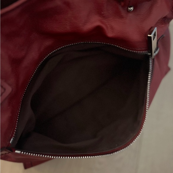 MARC JACOBS MERLOT COLORED BAG! The original MARC JACOBS. Retail over $600 - Picture 4 of 15